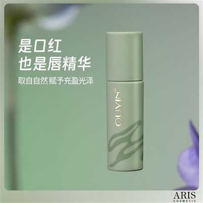 Lesk na pery extrahovaný rastlinou